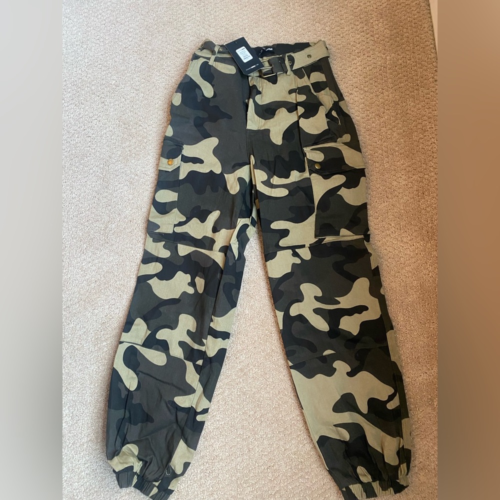 Brand new Fashion Nova cargo camo pants